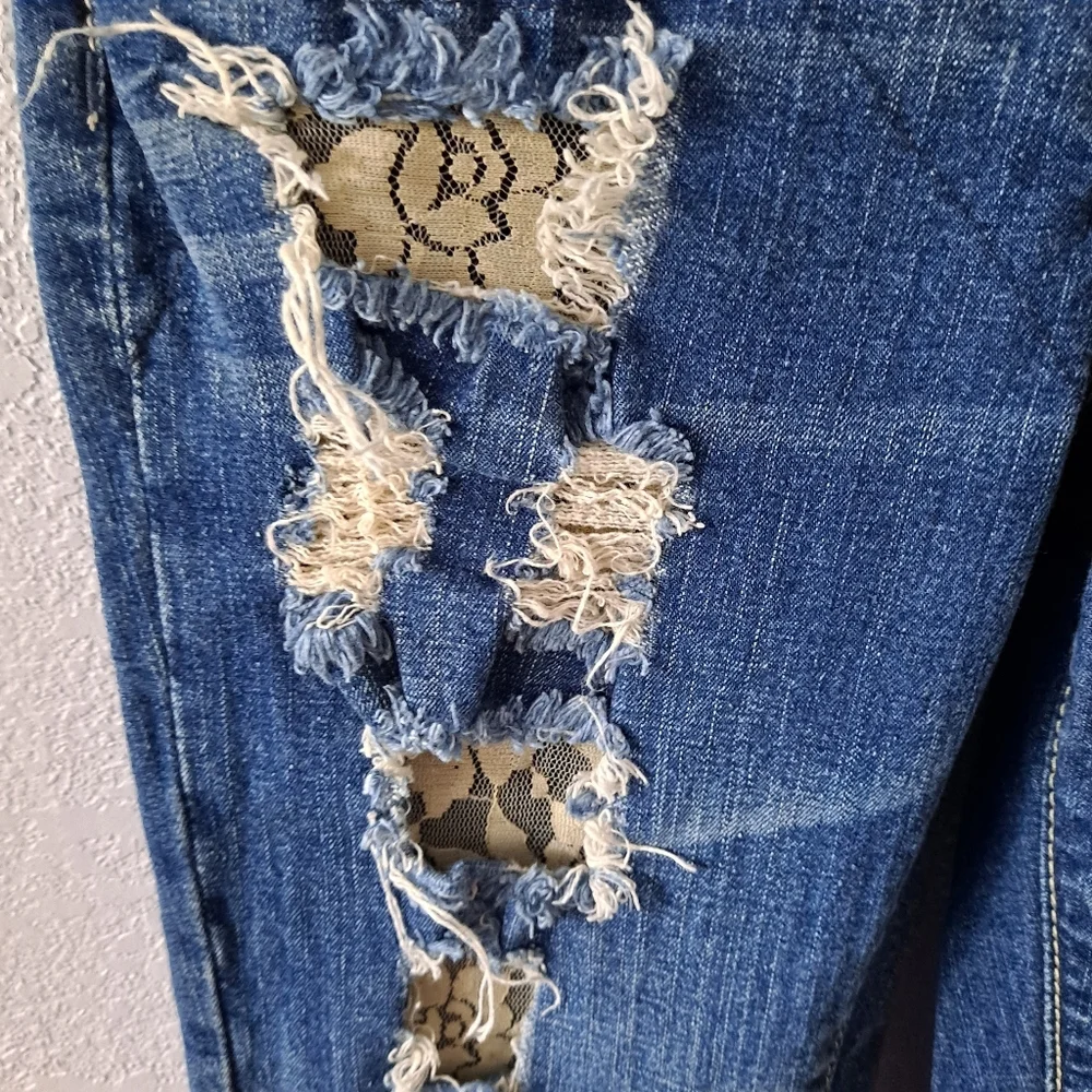 Black Crystal beige lace ripped jeans - Picture 4 of 9